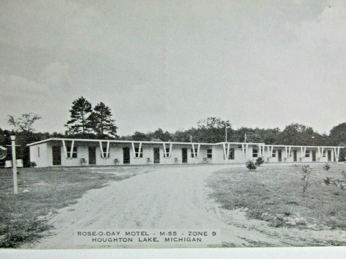 Rose ODay Motel (Rose-O-Day Motel) - Old Postcard Photo